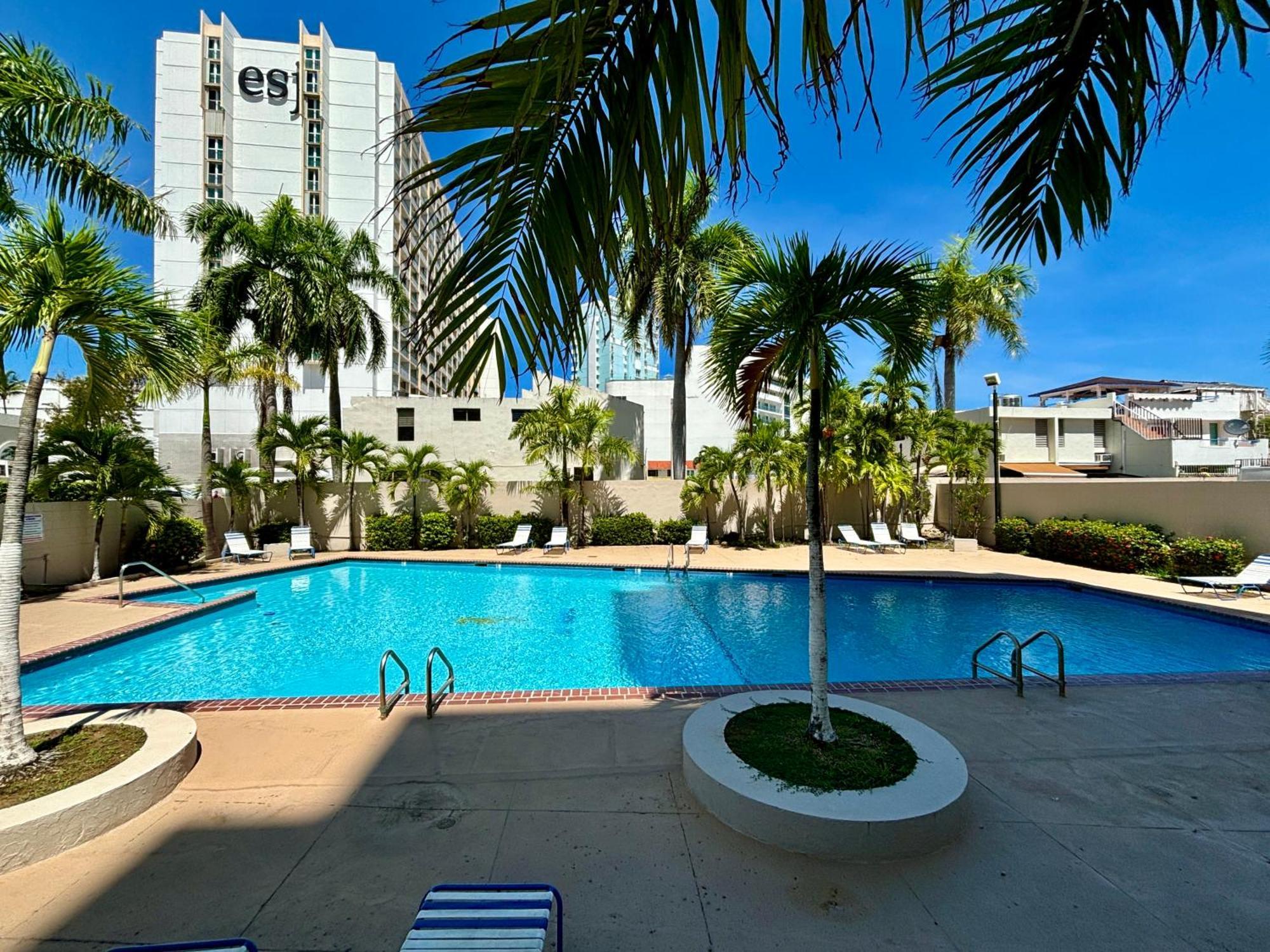 Isla Verde Modern Apartment With Pool Сан-Хуан Екстер'єр фото