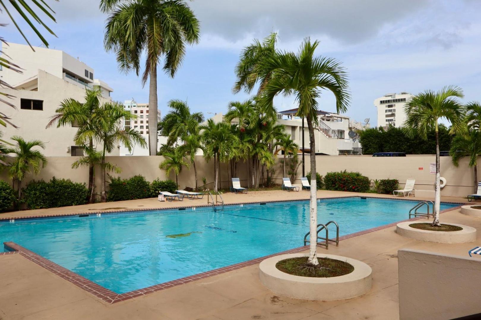 Isla Verde Modern Apartment With Pool Сан-Хуан Екстер'єр фото